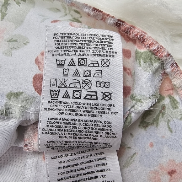 Guess Floral Tiered Sleeveless Blouse - Picture 7 of 7